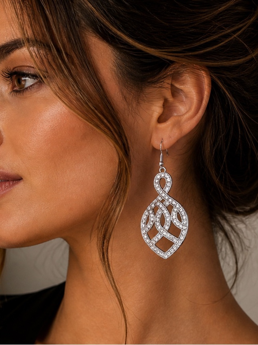 ✨ A Grand Statement Rhinestone Earrings – Elegant Sparkle ✨